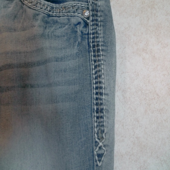 LKNW Rock Revival Ella Capri Jeans WSz30 Faded Blue, Flur De Lis + Rhinestones - Picture 7 of 15